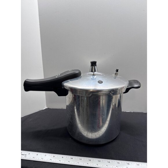Denmark Aluminum 6-Liter Pressure Cooker With Locking Lid For Fast Cooking - Picture 1 of 7
